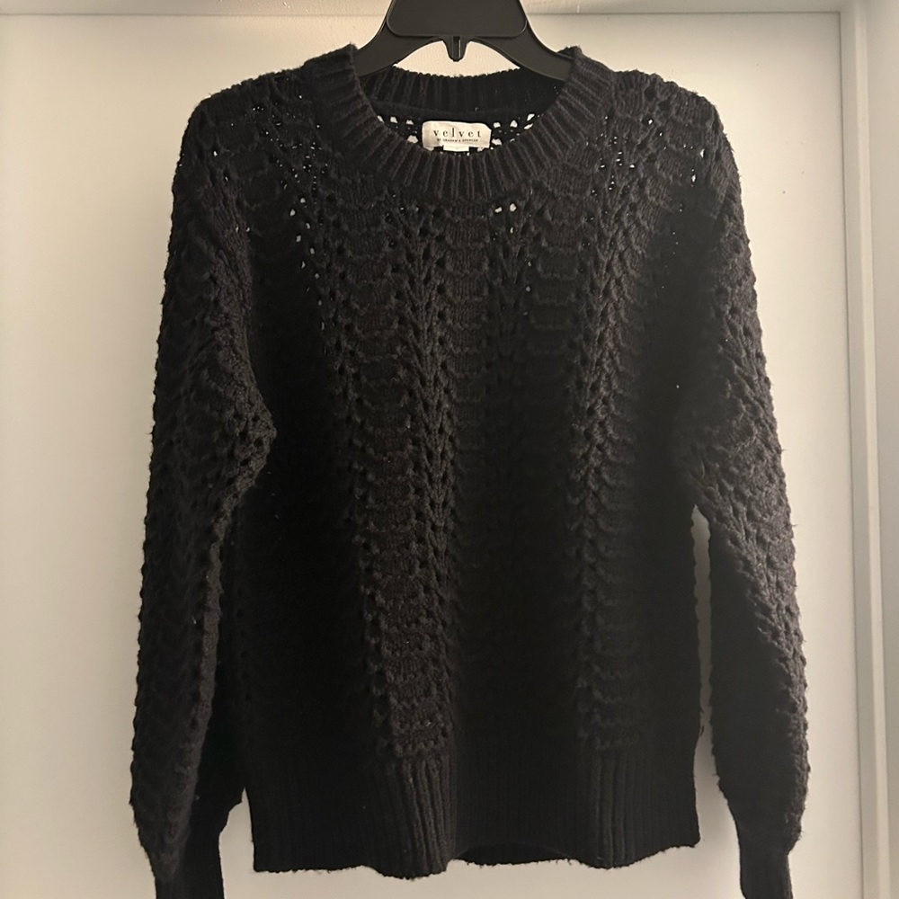 Velvet By Graham & Spencer sweater size Medium